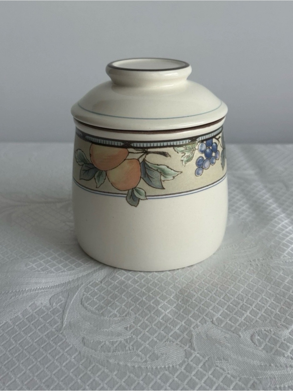 Mikasa Intaglio Garden Harvest CAC29 Mini Kitchen Canister 4.5” w/ Lid-Vintage